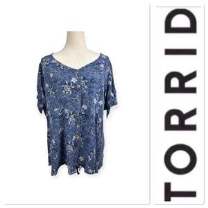 Torrid Blue floral pattern slub Rayon Top with tie sleeves size 1-1X/14-16